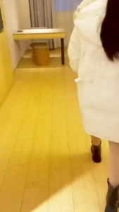 漂亮少妇在家偷情吃鸡上位骑乘技术一流被无套输出奶子哗哗后入冲击