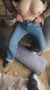 勾搭隔壁村里的大奶熟女打奶炮肏逼